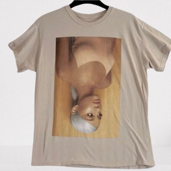 Ariana Grande Sweetener Tour T-shirt Size XL - Picture 3 of 5